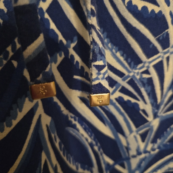 Lilly Pulizter pullover. Size Lg. - Picture 6 of 6